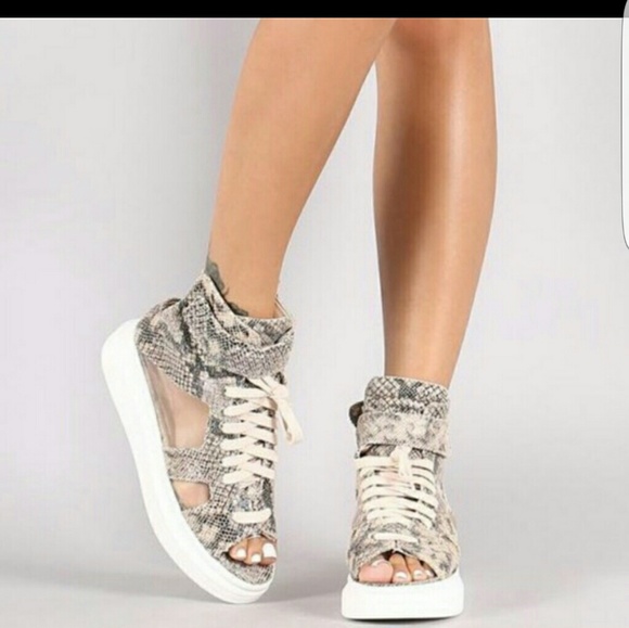 LushKiwi Shoes - 👇final✂1 left! 🛍Snake print sneaker